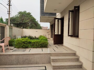 6+ BHK Villa – Exterior View View at Ansal Sushant Floors, Sushant Lok ii - for Rent