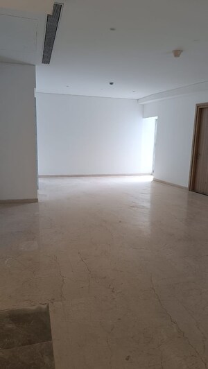 Room in 4 BHK Apartment at Rustomjee Crown, Prabhadevi – for Rent