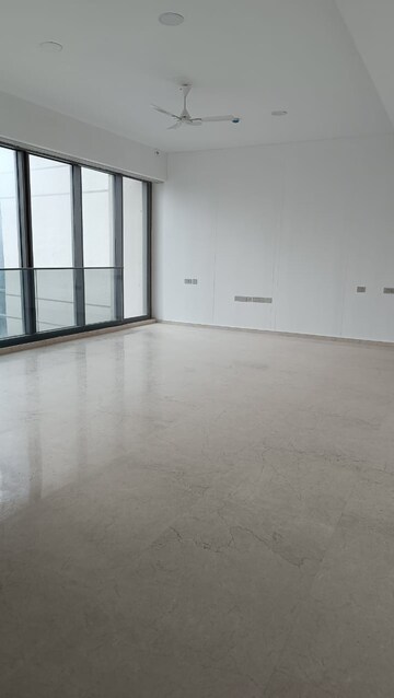 Room in 4 BHK Apartment at Rustomjee Crown, Prabhadevi – for Rent