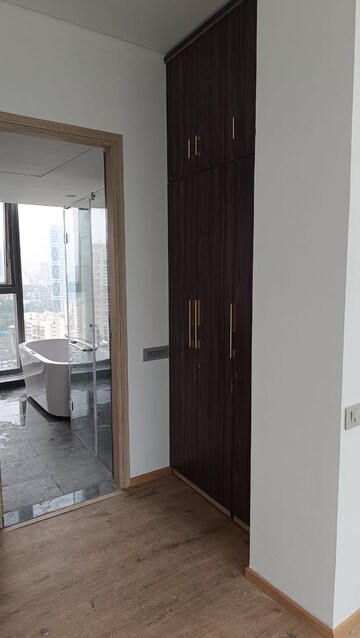 Room in 4 BHK Apartment at Rustomjee Crown, Prabhadevi – for Rent