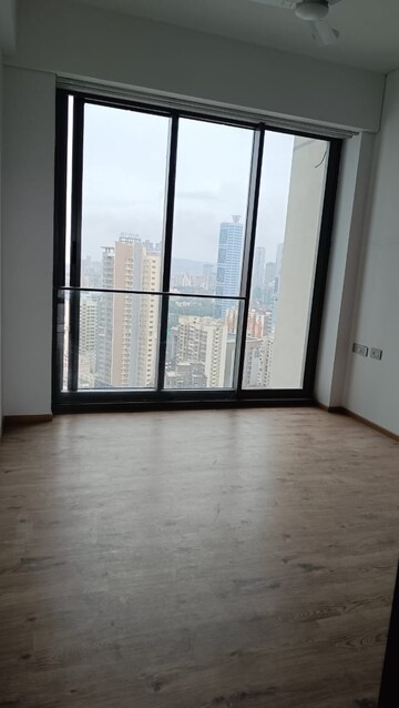 Room in 4 BHK Apartment at Rustomjee Crown, Prabhadevi – for Rent
