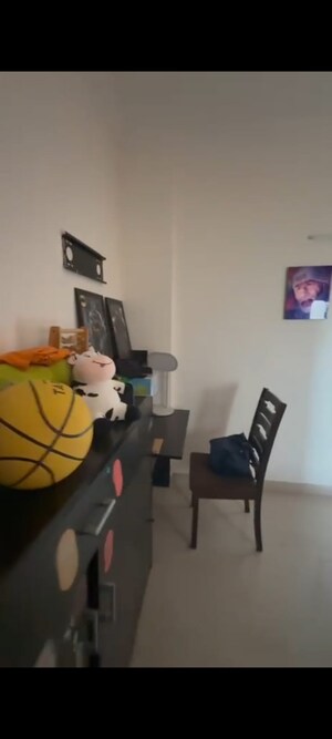 Team Area in 1 BHK Apartment at Ansal Sushant Estate, Sector 52 – for Rent