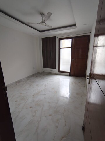 Room in 3 BHK Apartment at Godrej Meridien, Sector 106 – for Rent