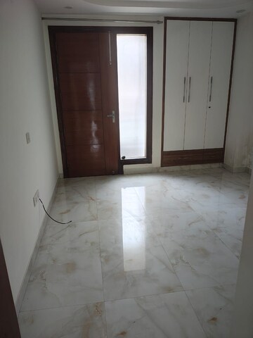 Room in 3 BHK Apartment at Godrej Meridien, Sector 106 – for Rent