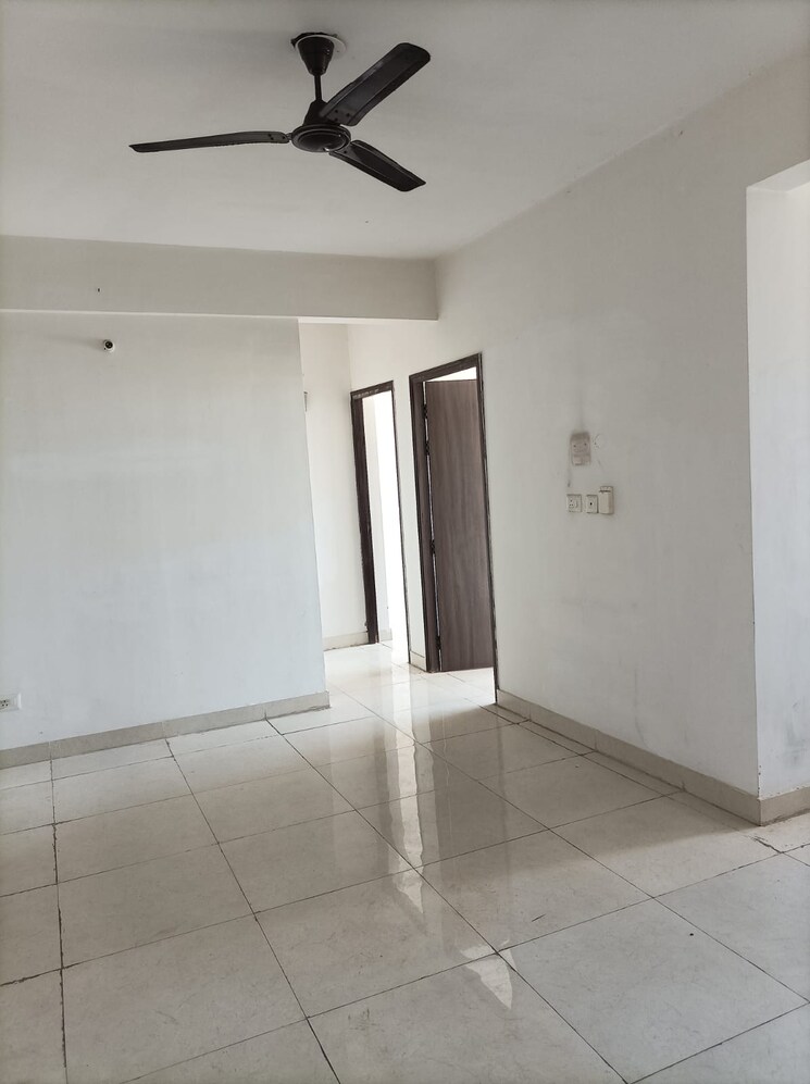 Room, sector 49 4 Bedroom 2200 Sq.Ft. Apartment In Sector 49 Gurgaon 9288389