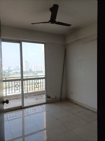 Room in 4 BHK Apartment at Sector 49 – for Rent