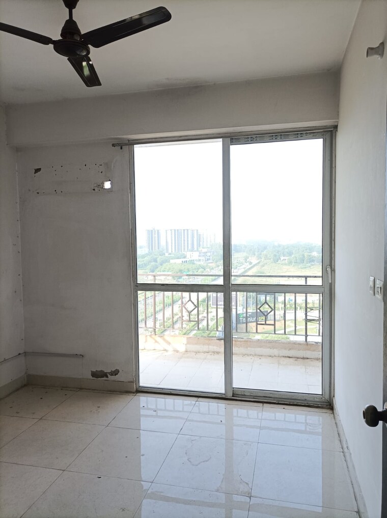 Room, sector 49 4 Bedroom 2200 Sq.Ft. Apartment In Sector 49 Gurgaon 9288389