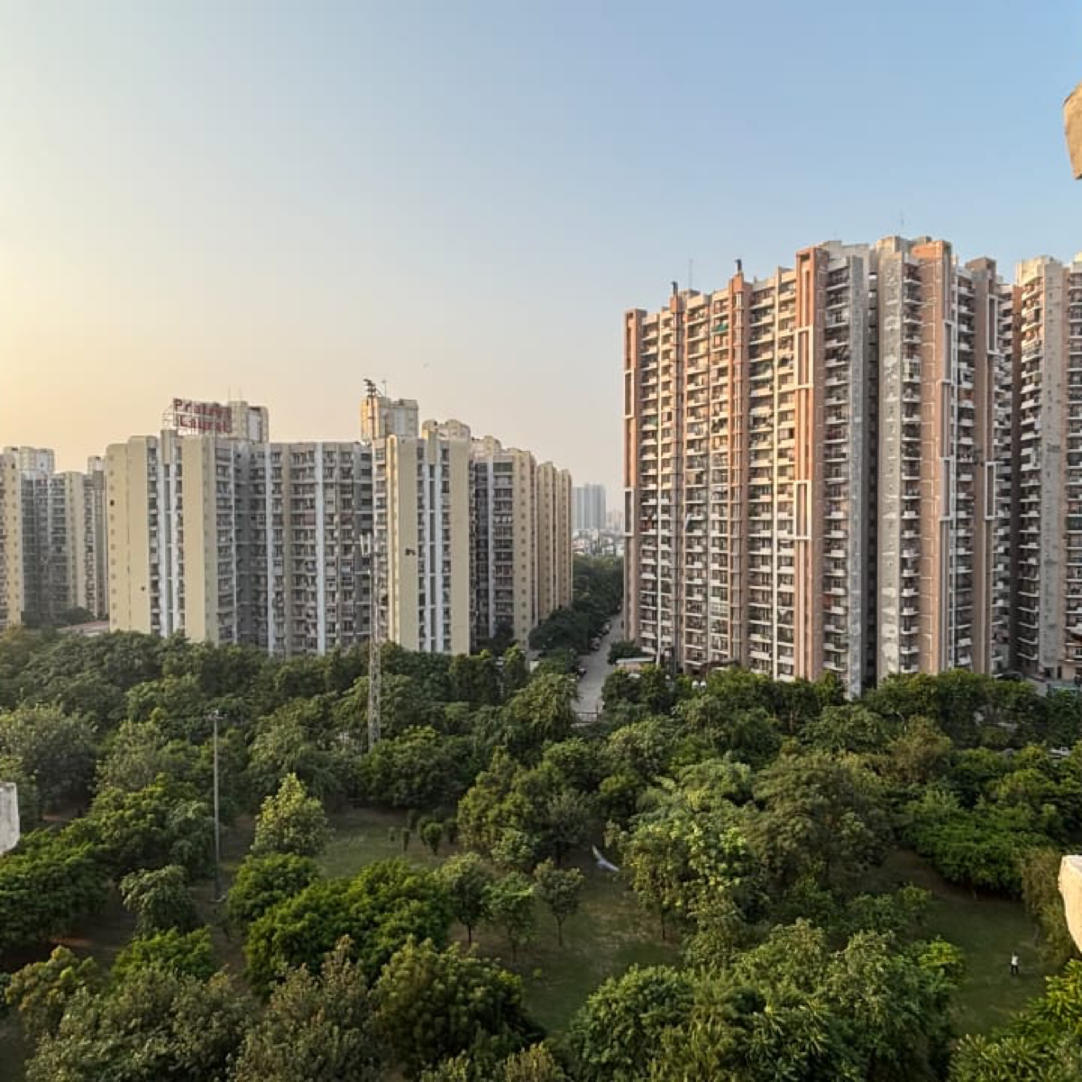 3 BHK + Study Room 1475 Sq.Ft. Apartment in Amrapali Zodiac