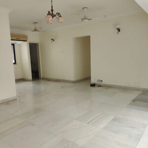 Room in 3 BHK Apartment at Chaitanya Tower, Prabhadevi – for Rent