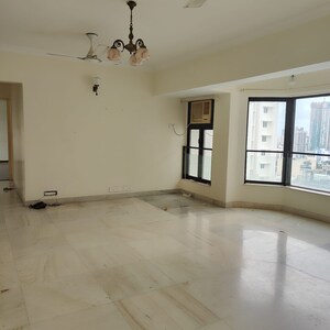 Room in 3 BHK Apartment at Chaitanya Tower, Prabhadevi – for Rent