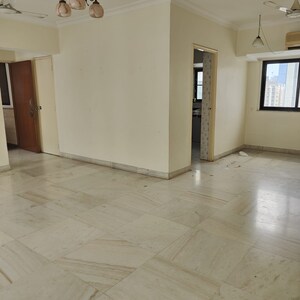 Room in 3 BHK Apartment at Chaitanya Tower, Prabhadevi – for Rent