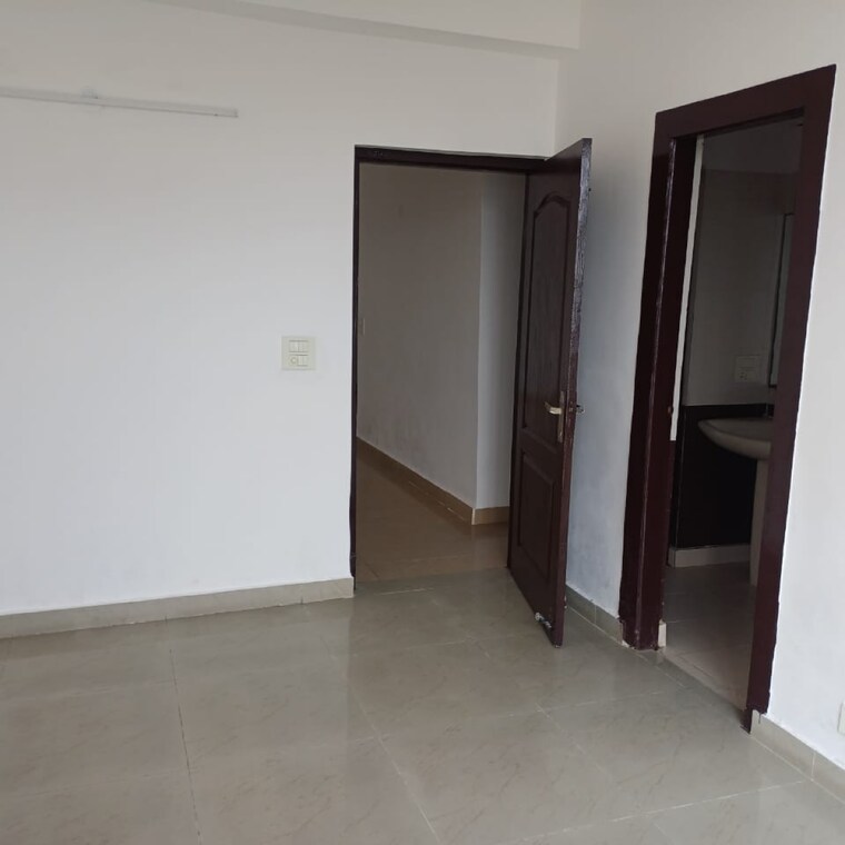 Room, amrapali-platinum 3 Bedroom 1625 Sq.Ft. Apartment In Sector 119 Noida 9288373