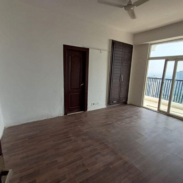 Room, amrapali-platinum 3 Bedroom 1625 Sq.Ft. Apartment In Sector 119 Noida 9288373