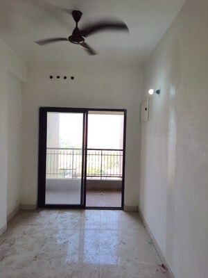 Room in 3 BHK Apartment at Rungta Madgul Antaraa, Diamond Harbour Road – for Rent