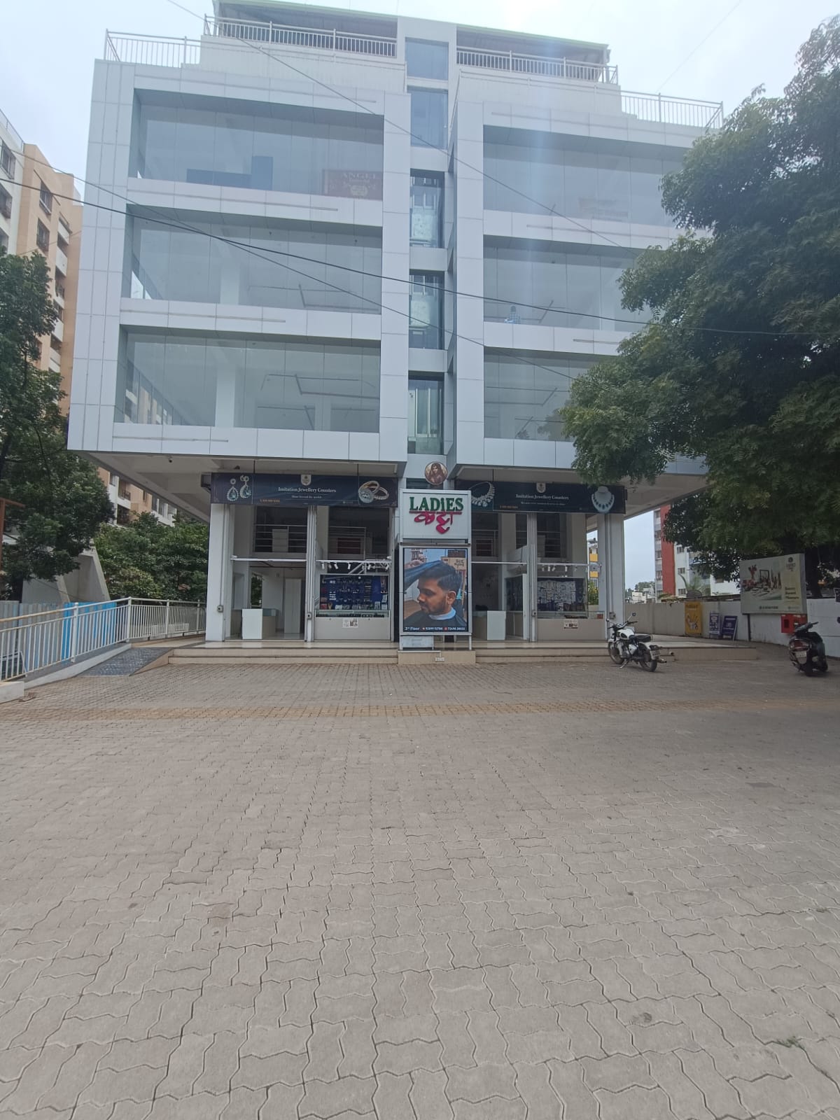 Retail Shop For Sale in Ladies Katta