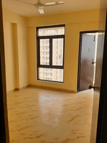 Room in 2 BHK Apartment at Apex Our Homes, Sector 37c – for Rent