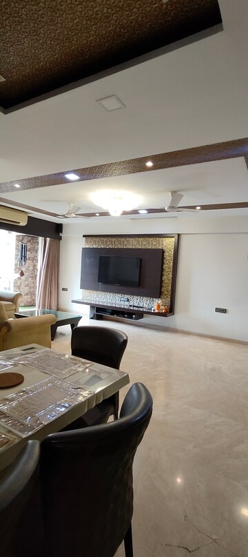 Living Room in 3 BHK Apartment at Hiranandani Meadows, Manpada – for Rent