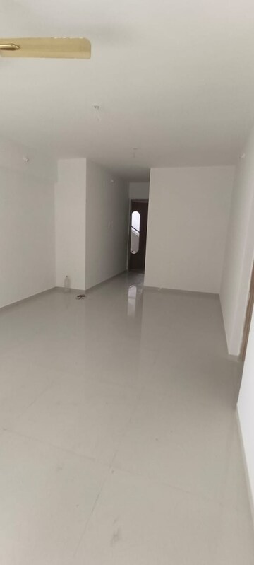 Room in 2 BHK Apartment at Laxmi Narayan Tower, Naupada – for Rent