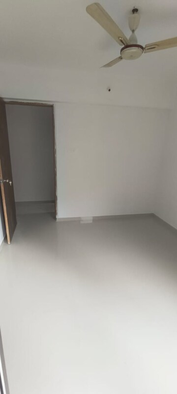 Room in 2 BHK Apartment at Laxmi Narayan Tower, Naupada – for Rent