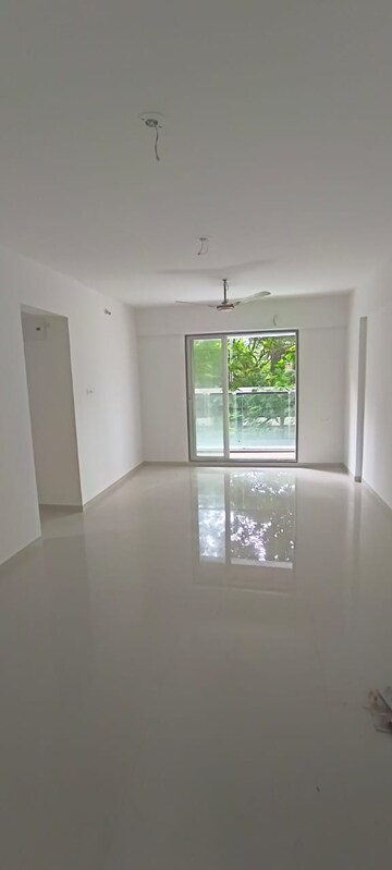 Room in 2 BHK Apartment at Laxmi Narayan Tower, Naupada – for Rent