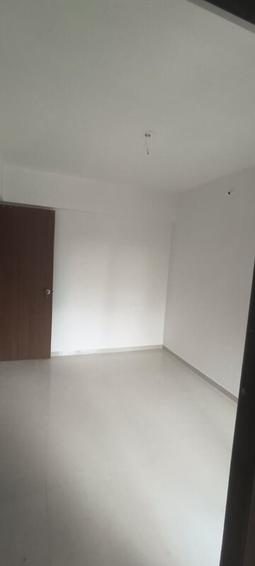 Room in 2 BHK Apartment at Laxmi Narayan Tower, Naupada – for Rent