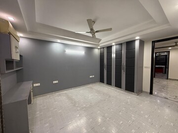 Room in 4 BHK Builder Floor at Kalkaji – for Rent