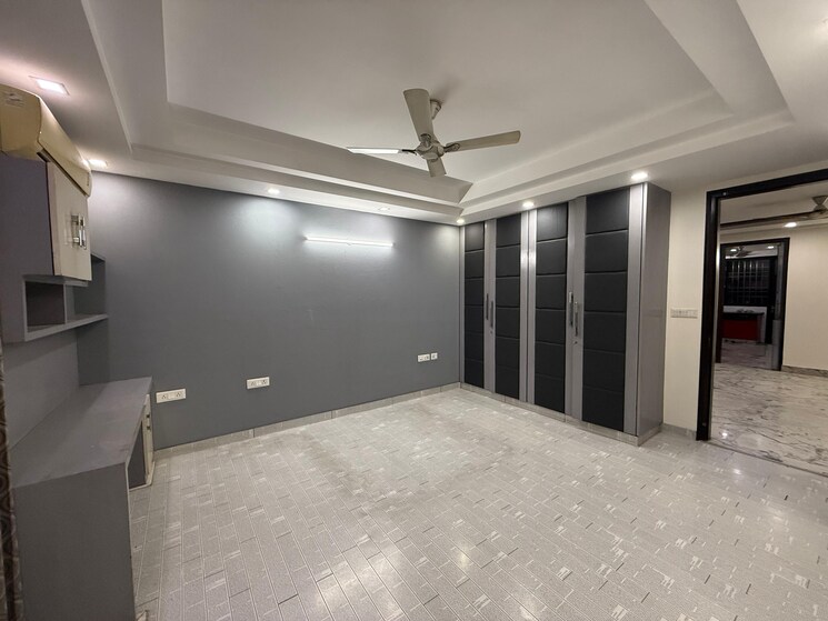 Room, kalkaji 4 Bedroom 350 Sq.Yd. Builder Floor In Kalkaji Delhi 9288546