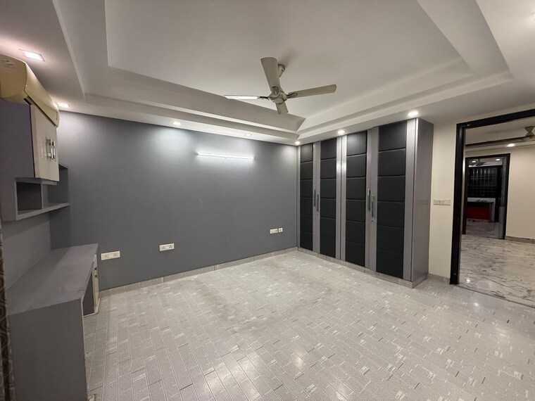 Room, kalkaji 4 Bedroom 350 Sq.Yd. Builder Floor In Kalkaji Delhi 9288546