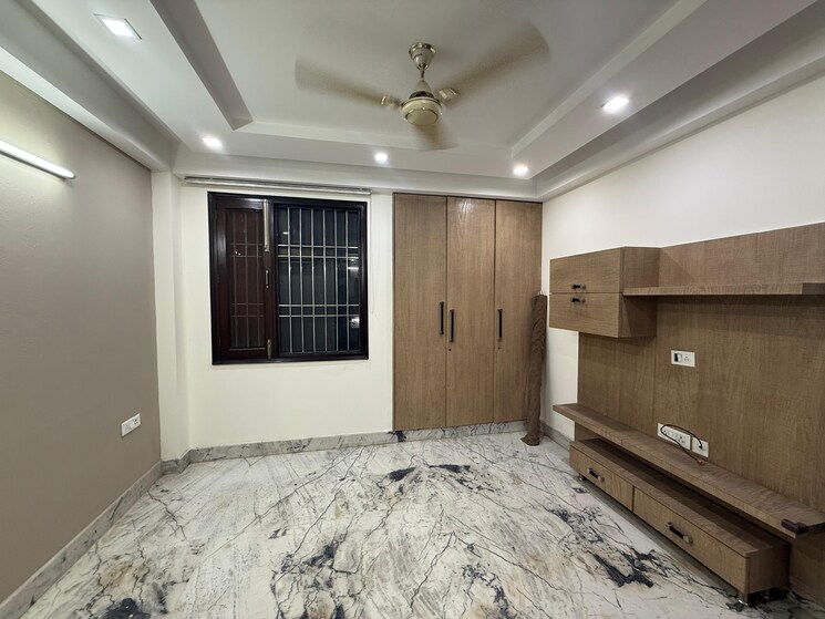 Room, kalkaji 4 Bedroom 350 Sq.Yd. Builder Floor In Kalkaji Delhi 9288546