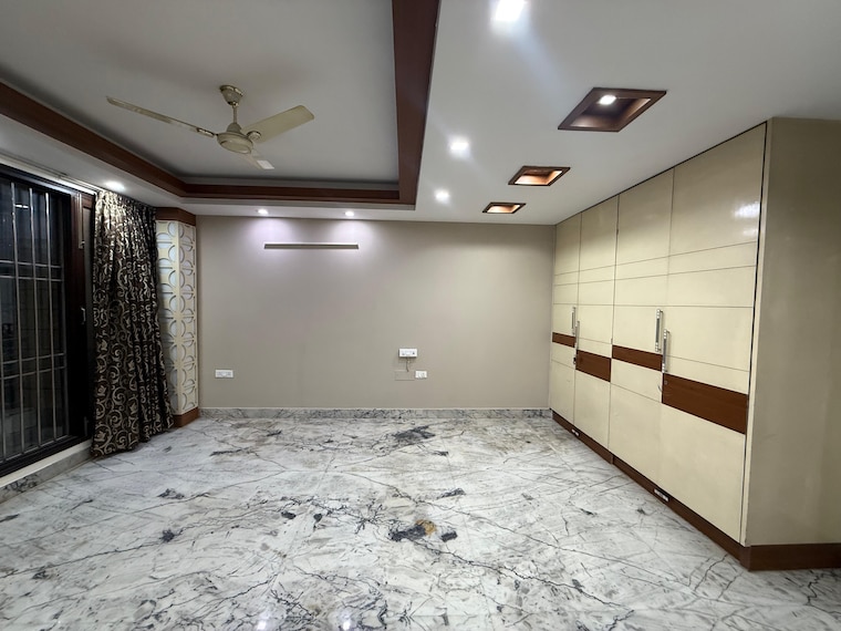 Room, kalkaji 4 Bedroom 350 Sq.Yd. Builder Floor In Kalkaji Delhi 9288546