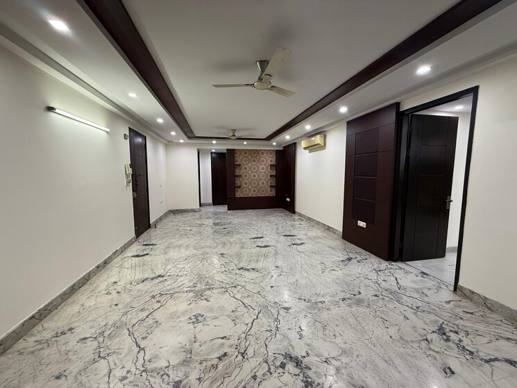 Room, kalkaji 4 Bedroom 350 Sq.Yd. Builder Floor In Kalkaji Delhi 9288546