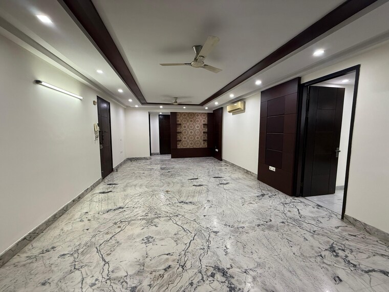 Room, kalkaji 4 Bedroom 350 Sq.Yd. Builder Floor In Kalkaji Delhi 9288546