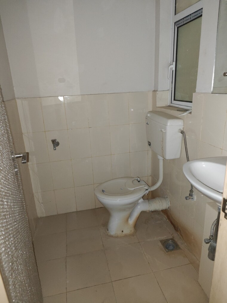 Bathroom, dlf-new-town-heights-ii 3 Bedroom 1960 Sq.Ft. Apartment In Sector 86 Gurgaon 9288568