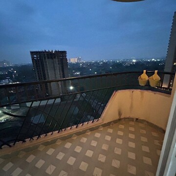 Balcony in 2.5 BHK Apartment at Express Zenith, Sector 77 – for Rent