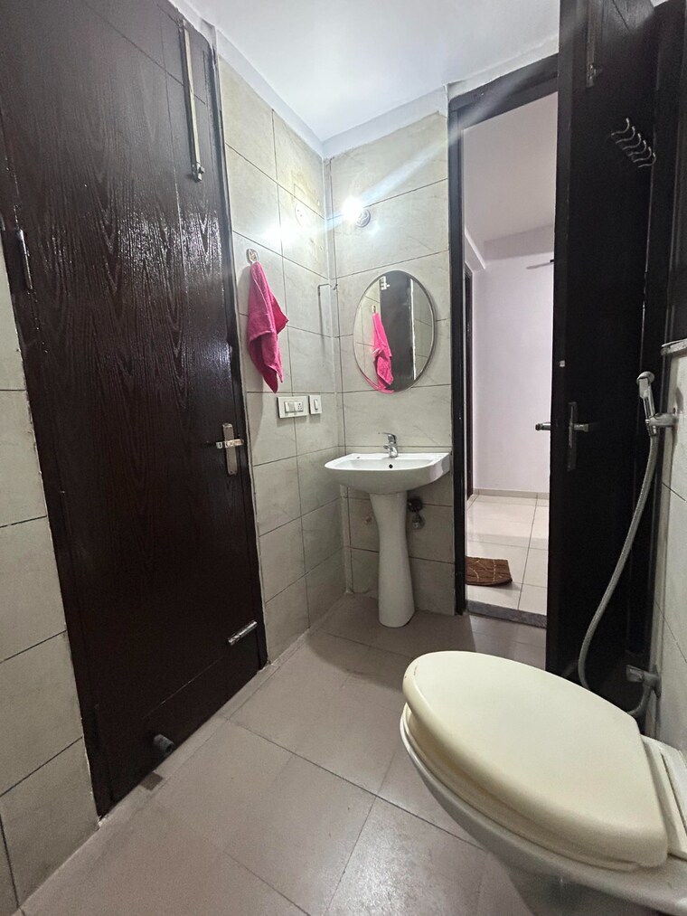 Bathroom, motiaz-royal-citi 3 Bedroom 1910 Sq.Ft. Apartment In Ambala Highway Zirakpur 9288578