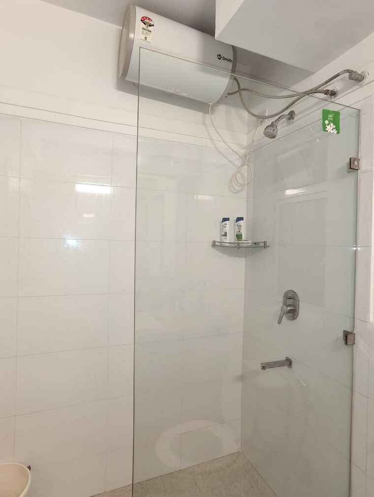 Bathroom, dlf-new-town-heights-i 4 Bedroom 2727 Sq.Ft. Apartment In Sector 90 Gurgaon 9288590