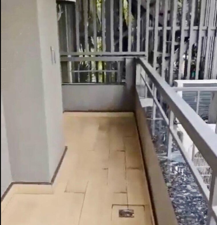 Balcony, panchsheel park 4 Bedroom 800 Sq.Yd. Villa In Panchsheel Park Delhi 9288539