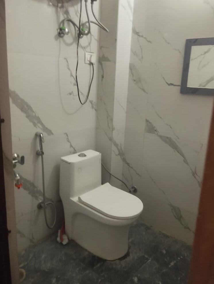 Bathroom, lajpat nagar 1.5 Bedroom 550 Sq.Ft. Builder Floor In Lajpat Nagar Delhi 9288597