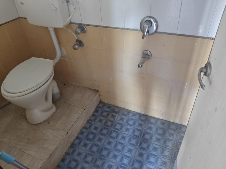 Bathroom, neelkanth-palms 2.5 Bedroom 950 Sq.Ft. Apartment In Kapur Bawdi Thane 9288618