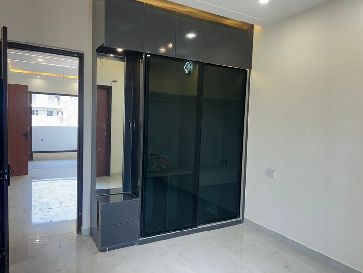 Room, kishanpura 4 Bedroom 1350 Sq.Ft. Independent House In Kishanpura Zirakpur 9288639