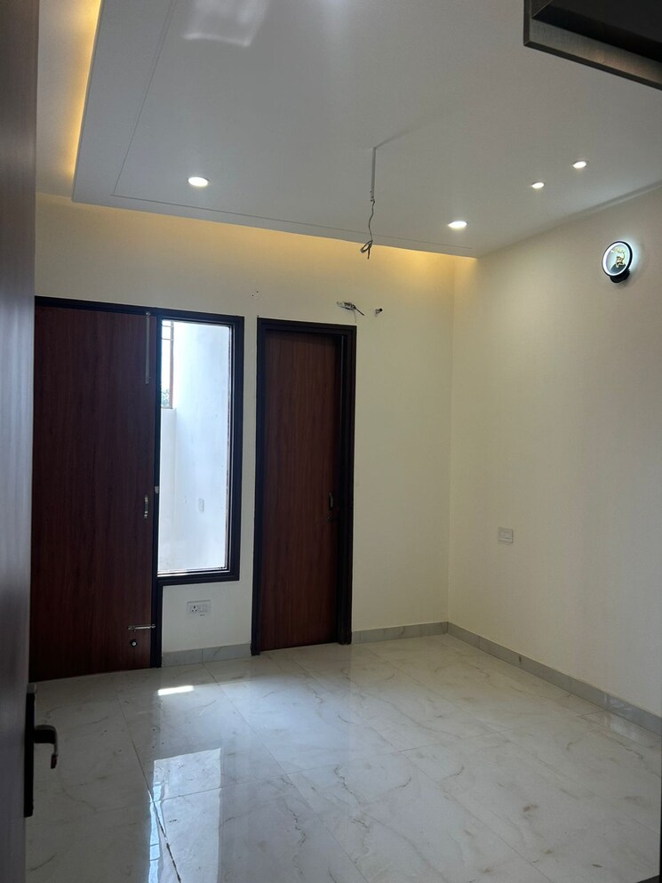 Room, kishanpura 4 Bedroom 1350 Sq.Ft. Independent House In Kishanpura Zirakpur 9288639