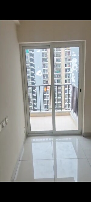 Room in 2 BHK Apartment at Panchsheel Greens II, Sector 16 Greater Noida – for Sale