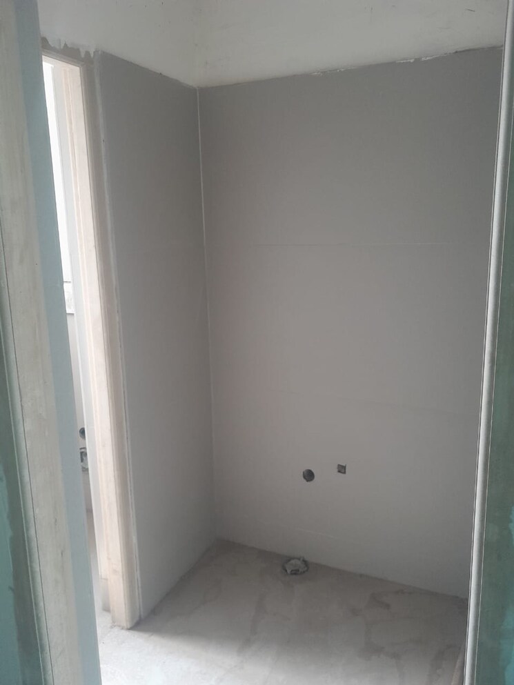 Room, ratu road Commercial Office Space 1650 Sq.Ft. In Ratu Road Ranchi 9288690