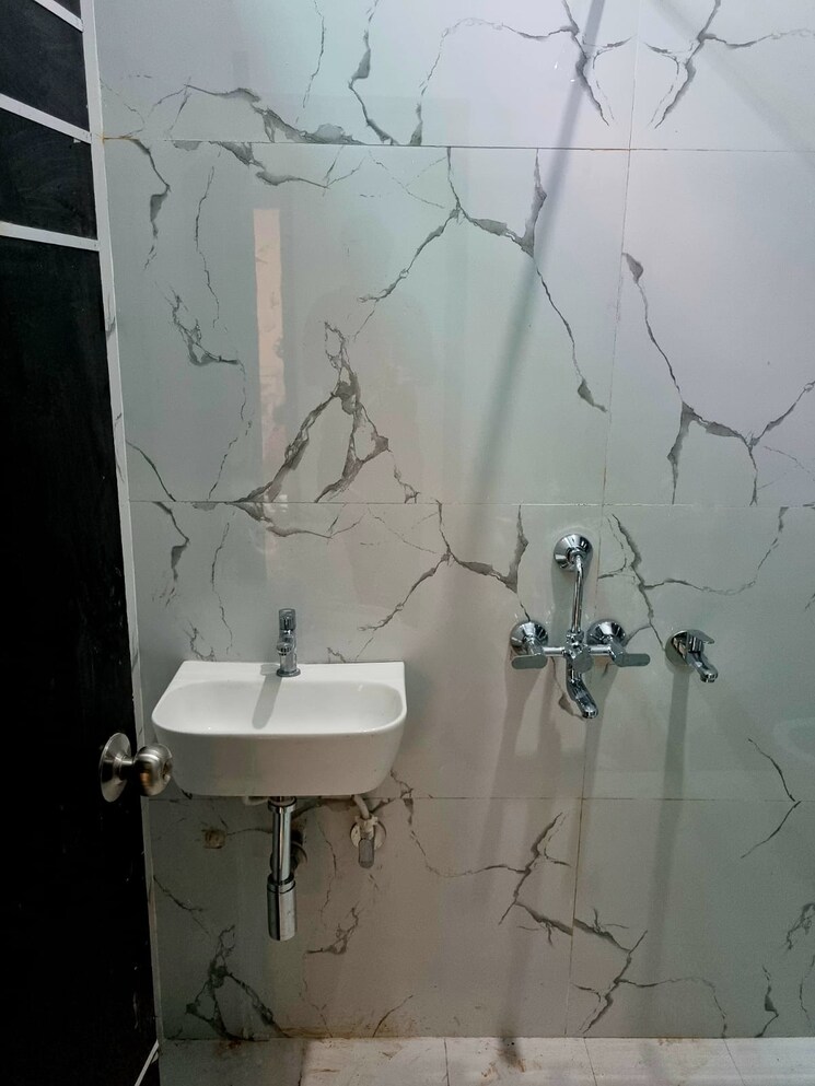 Bathroom, indira nagar 3 Bedroom 1450 Sq.Ft. Independent House In Indira Nagar Lucknow 9288722