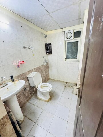 Attached Bathroom in 3.5 BHK Apartment at Aims Golf City, Sector 75 – for Rent