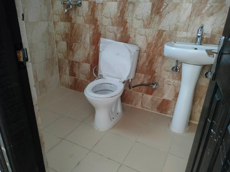 Bathroom, ajnara-integrity 2 Bedroom 1050 Sq.Ft. Apartment In Raj Nagar Extension Ghaziabad 9288781
