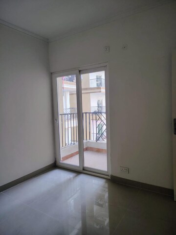 Room in 2 BHK Apartment at Ajnara Integrity, Raj Nagar Extension – for Rent
