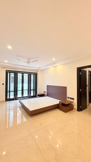 4 BHK Apartment For Rent in Halasuru