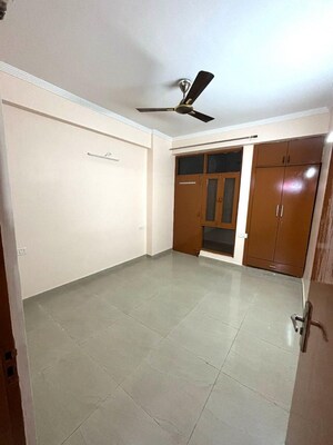 Room in 2 BHK Apartment at SCC Sapphire, Raj Nagar Extension – for Rent