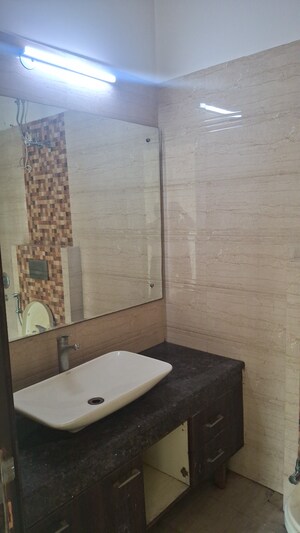 Furnished Amenities in 3 BHK Builder Floor at RWA Residential Society, Sector 40 – for Rent